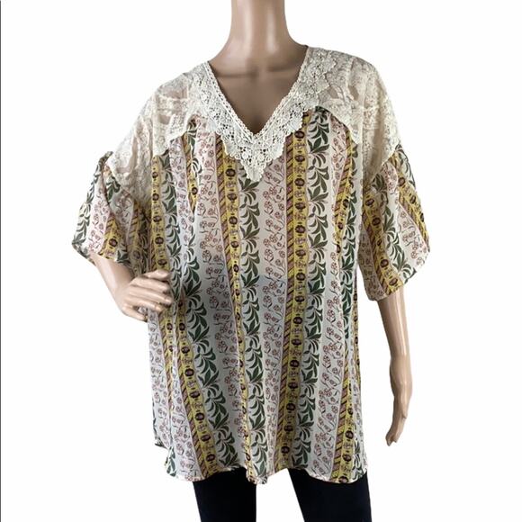 Gigio NWT Floral Crochet Lace Bell Sleeve Tunic Top M - Picture 2 of 9